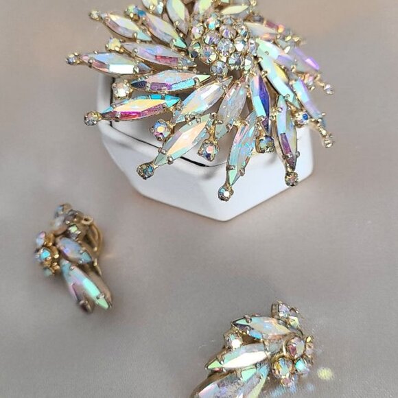 Vintage Sherman Pinwheel Design Brooch & Clip-On Earring Set - Picture 4 of 11